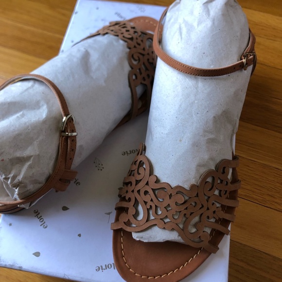 [Elorie] Two-Piece Laser Cut Sandal - Picture 2 of 3